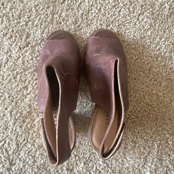 Lucky Brand Brown Booties Ankle Boots - Picture 9 of 9